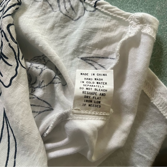 Ember Floral Sleeveless Button-Up Top - Picture 5 of 5